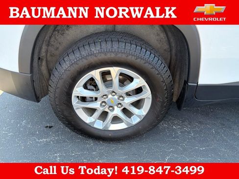 Used 2022 Chevrolet Traverse LS FWD image 10