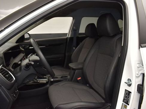 Certified 2025 Kia Seltos S FWD image 9