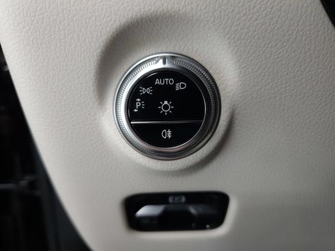 Certified 2026 Mercedes-Benz C 300 4MATIC Sedan image 9