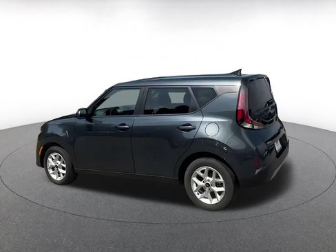 Used 2025 Kia Soul LX w/ LX Technology Package FWD image 10