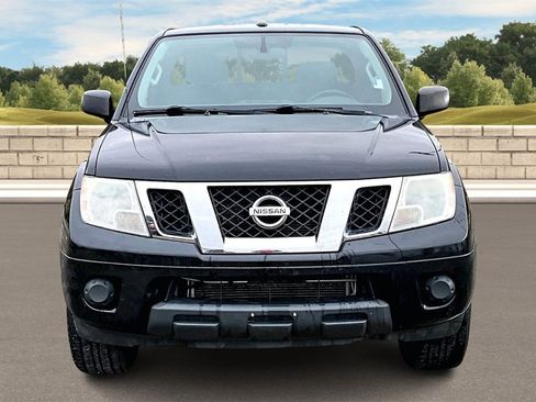 Used 2015 Nissan Frontier SV image 3