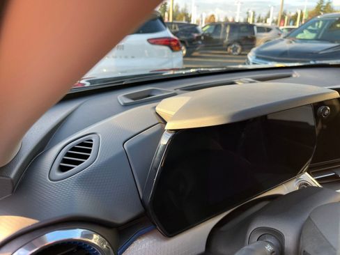 Used 2025 Chevrolet Trax LT image 34