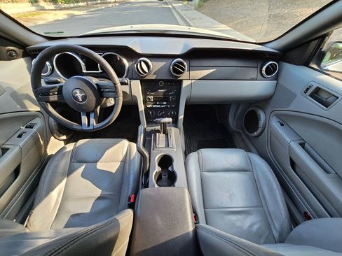 Used 2005 Ford Mustang Deluxe Convertible 2D image 23