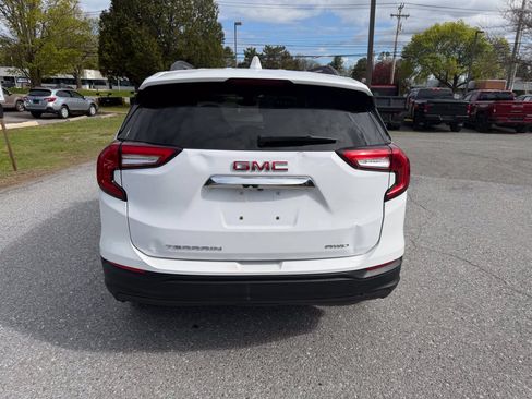 Used 2022 GMC Terrain SLE w/ Driver Convenience Package AWD/4WD image 4