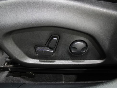 Used 2025 Jeep Compass Latitude w/ Sun & Sound Group image 4