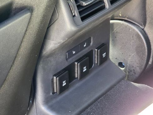 Used 2018 Land Rover Range Rover Velar S image 20