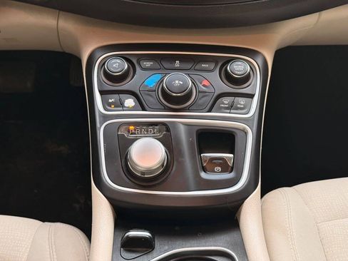 Used 2016 Chrysler 200 Limited w/ Anniversary Edition FWD image 14