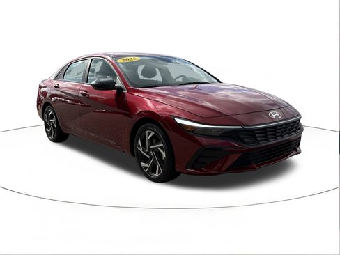 Certified 2025 Hyundai Elantra Sport image 1