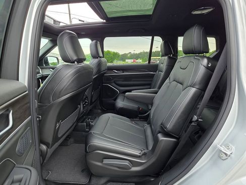 New 2026 Jeep Grand Cherokee L Limited AWD/4WD image 33