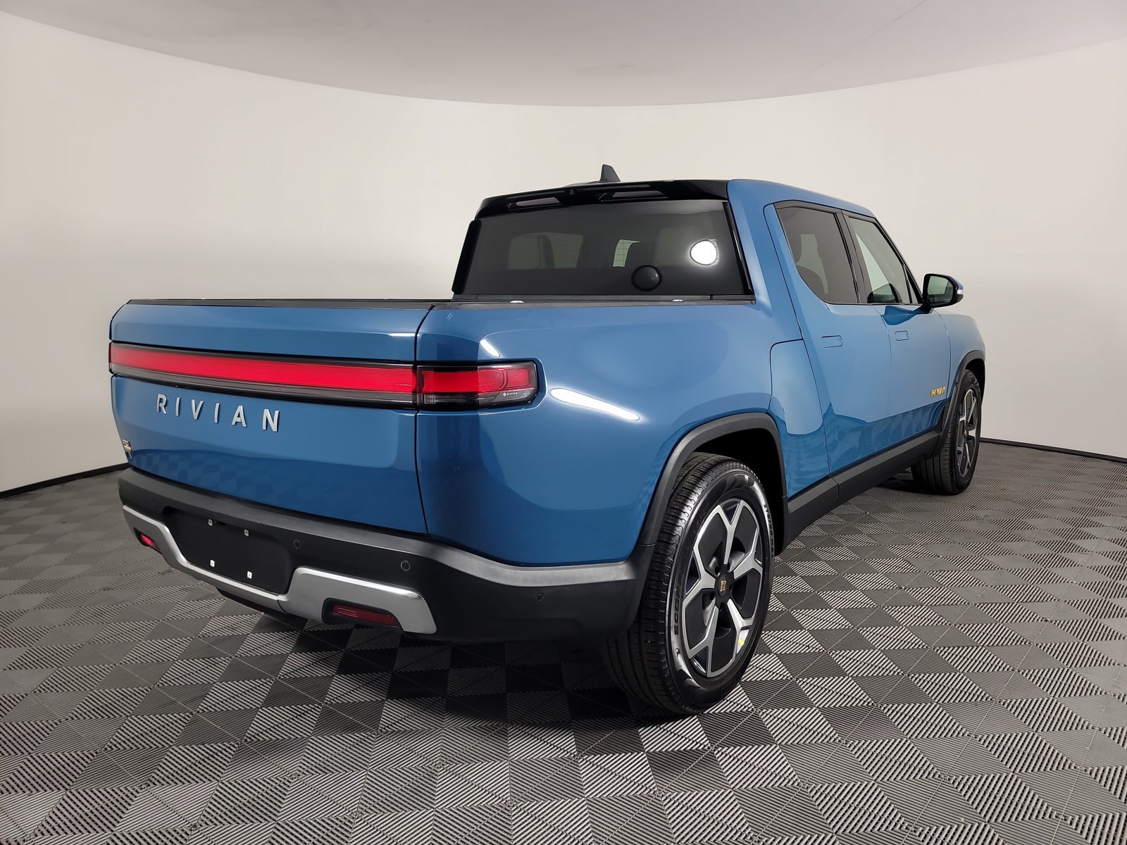 Used 2023 Rivian R1T Adventure Quad AWD/4WD image 5