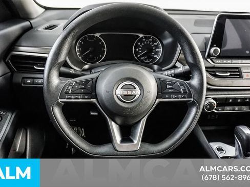 Used 2025 Nissan Altima 2.5 SV FWD image 24