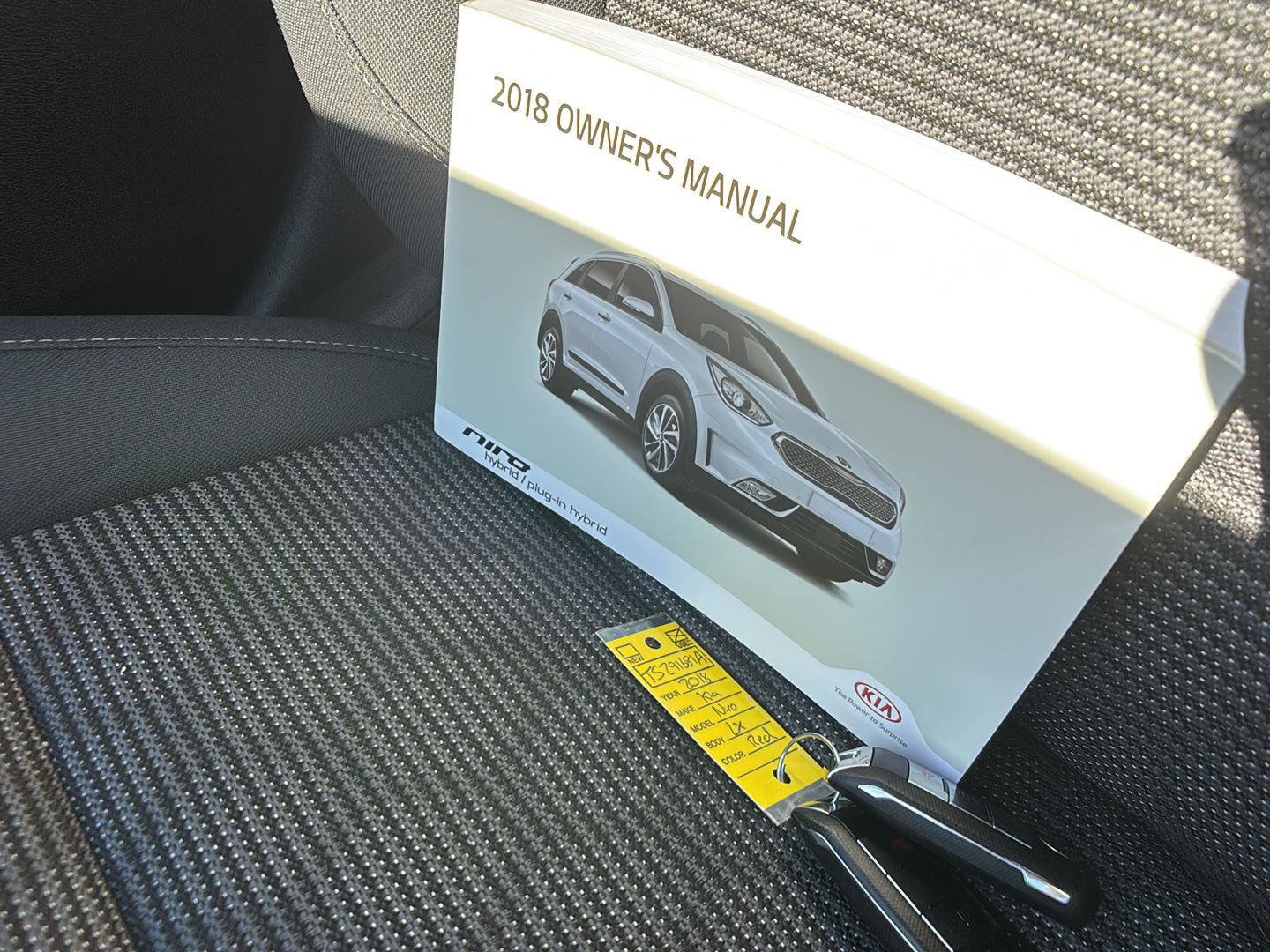 Used 2018 Kia Niro LX FWD image 32