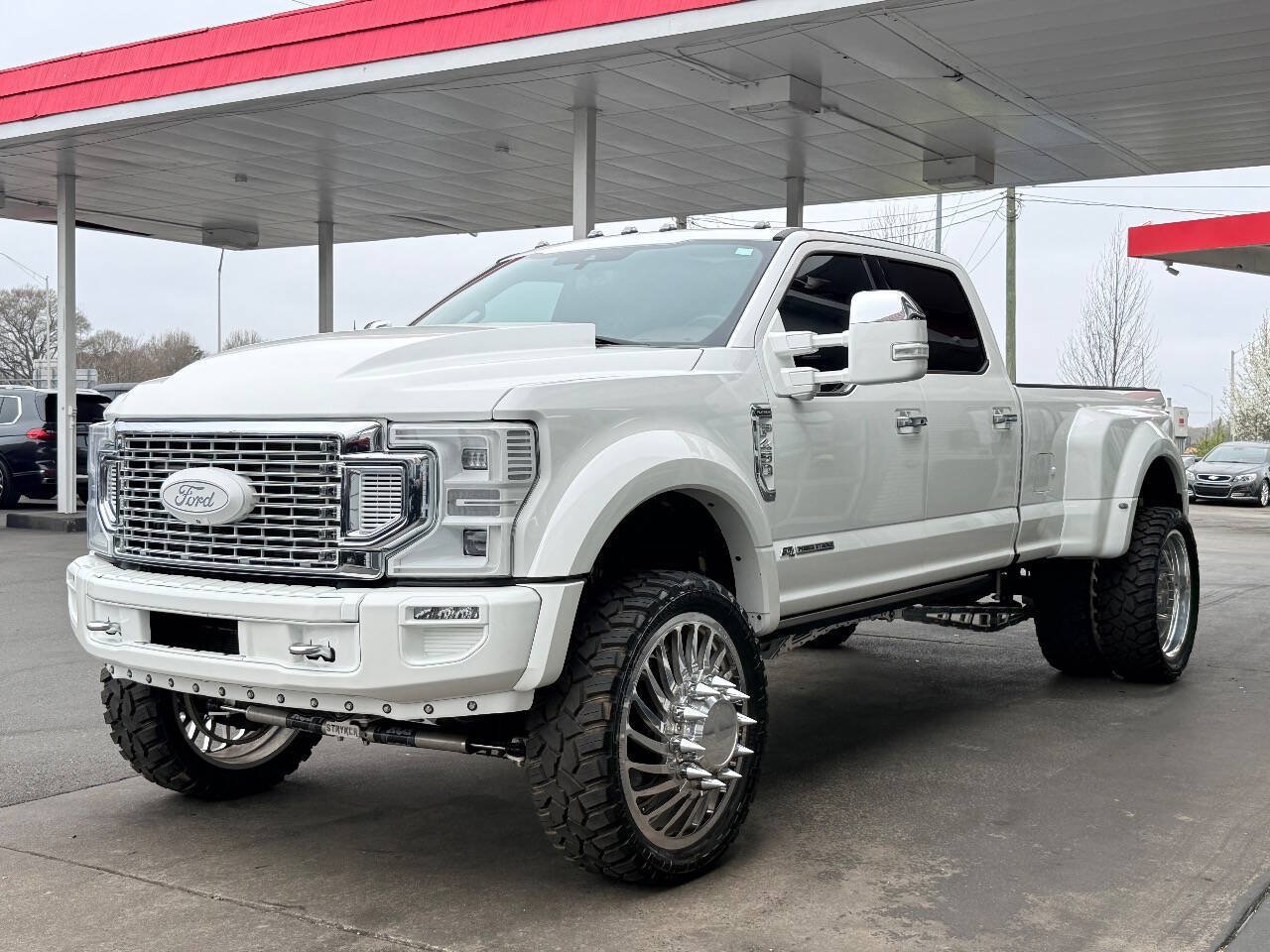 Used 2022 Ford F450 Platinum w/ FX4 Off-Road Package AWD/4WD image 4