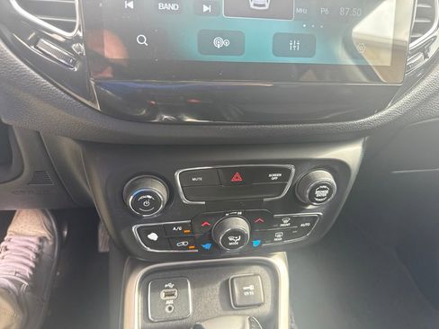 Used 2018 Jeep Compass Latitude w/ Popular Equipment Group FWD image 13