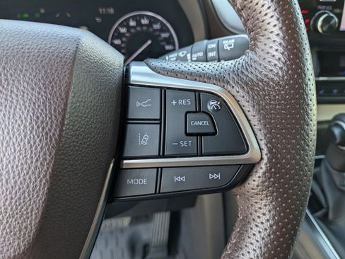 Used 2022 Toyota Sienna Platinum image 38