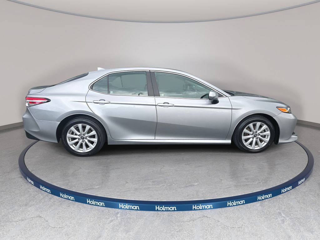 Used 2019 Toyota Camry LE FWD image 5