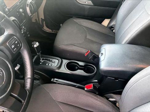 Used 2017 Jeep Wrangler Unlimited Sport w/ Quick Order Package 24S AWD/4WD image 17