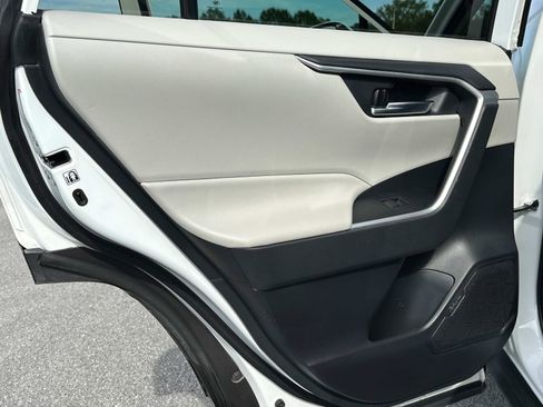 Used 2020 Toyota RAV4 XLE image 14
