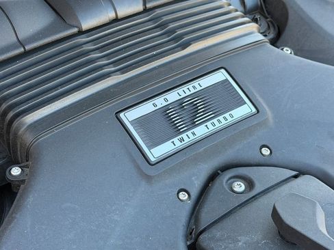 Used 2018 Bentley Bentayga image 28