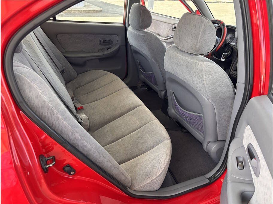 Used 2005 Hyundai Elantra GLS FWD image 13