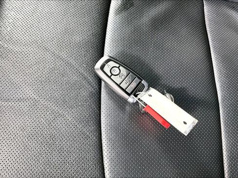 Used 2021 Ford F150 Lariat image 10