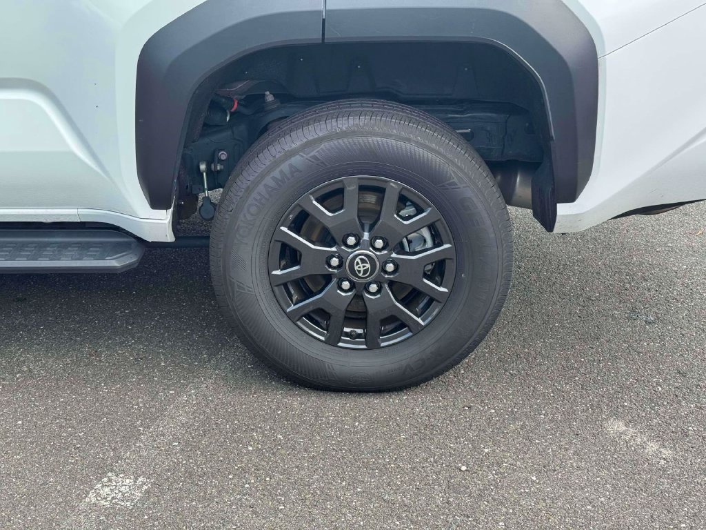Used 2025 Toyota 4Runner SR5 AWD/4WD image 11
