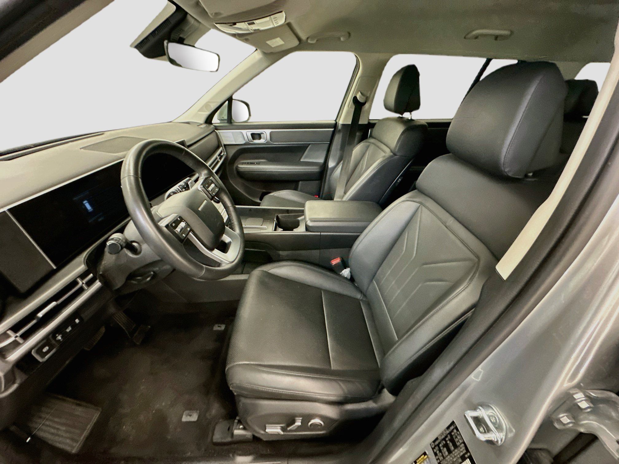 Used 2025 Hyundai Santa Fe SEL AWD/4WD image 13