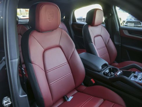 New 2026 Porsche Cayenne Coupe AWD/4WD image 40