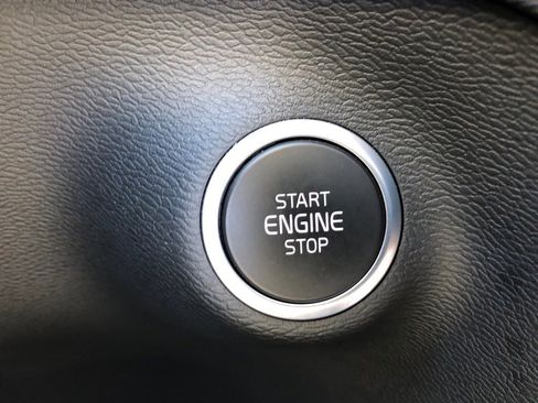 Used 2023 Volvo XC40 B5 Plus w/ Protection Package Premier image 28