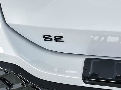 New 2026 Volkswagen Tiguan SE R-Line image 25