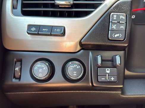 Used 2019 GMC Yukon Denali w/ Denali Ultimate Package AWD/4WD image 25