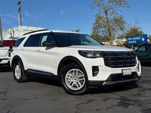 Used 2025 Ford Explorer Active image 2