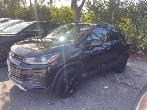 Used 2019 Chevrolet Trax LT w/ Redline Edition image 2