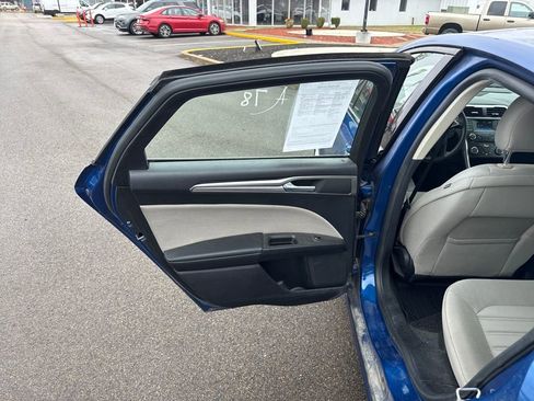 Used 2018 Ford Fusion S image 16