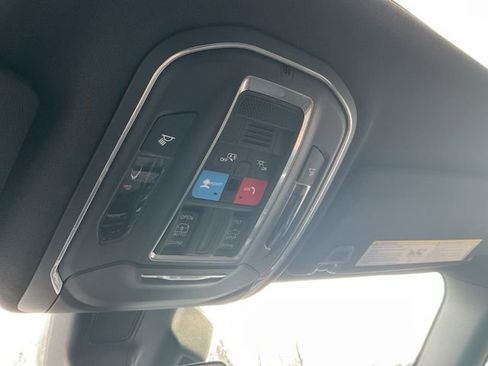 Used 2025 Jeep Grand Cherokee Laredo X image 34