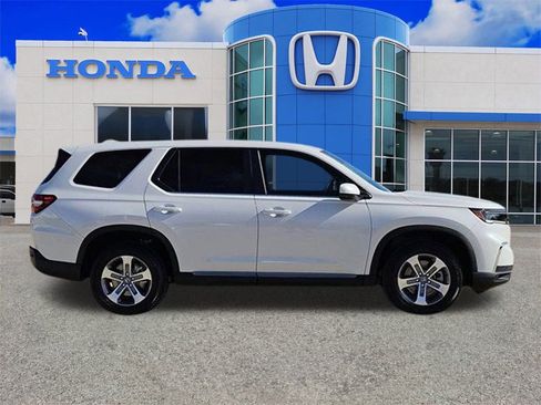 New 2025 Honda Pilot EX-L image 2