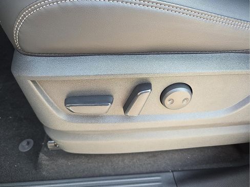 New 2026 Nissan Armada SL w/ Captain's Chari Seat Package image 15