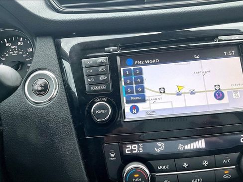 Used 2017 Nissan Rogue SL image 15