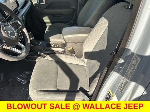 Used 2026 Jeep Wrangler Unlimited Sahara AWD/4WD image 17