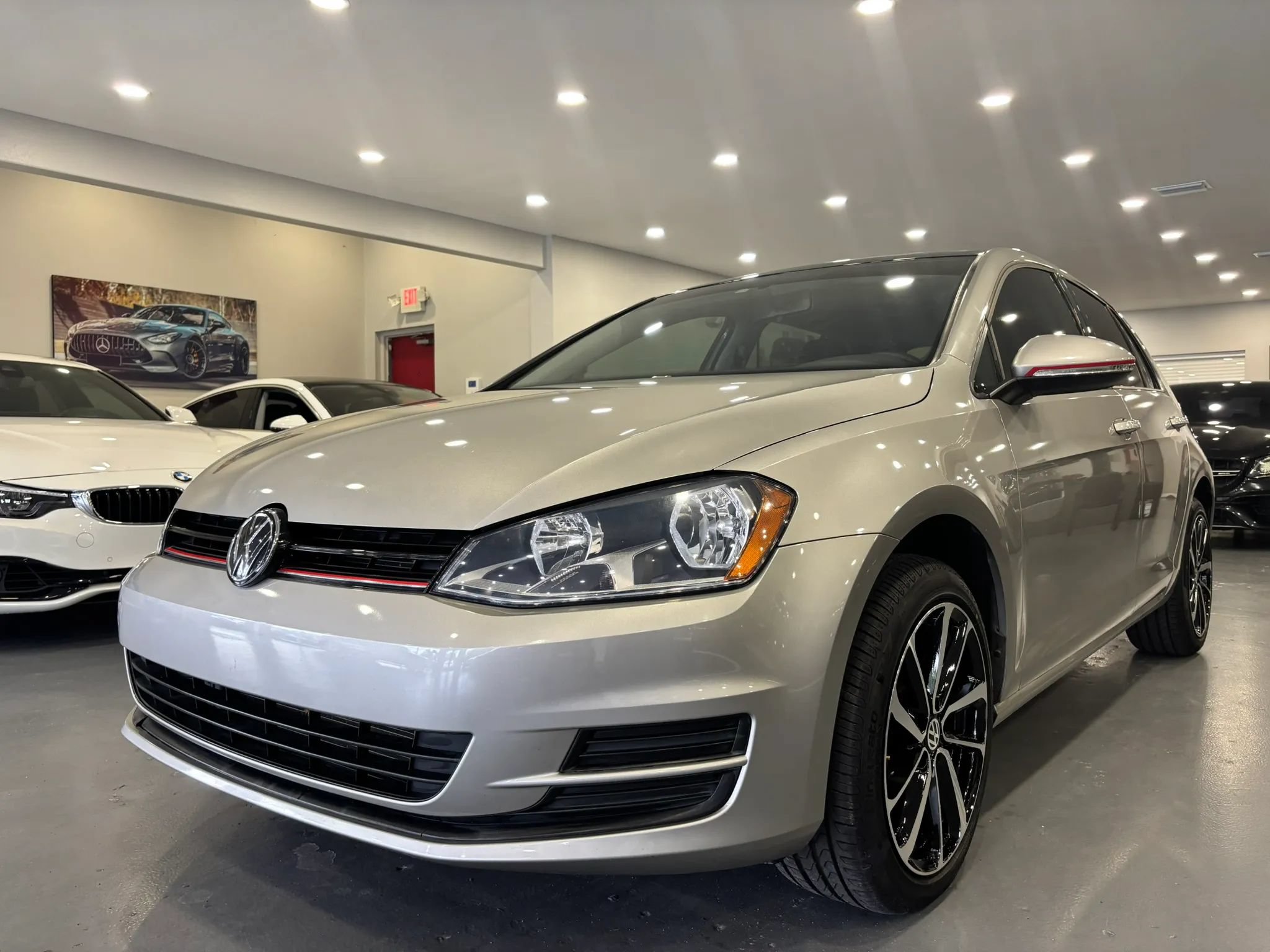 Used 2015 Volkswagen Golf S FWD image 3