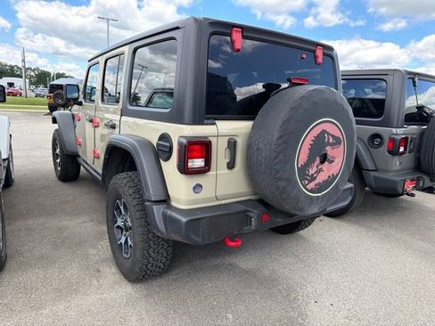 Used 2022 Jeep Wrangler Unlimited Rubicon w/ Cold Weather Group AWD/4WD image 5
