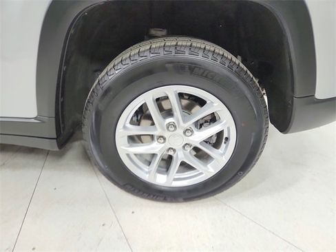 Used 2025 Jeep Grand Cherokee Laredo X w/ Luxury Tech Group I image 44