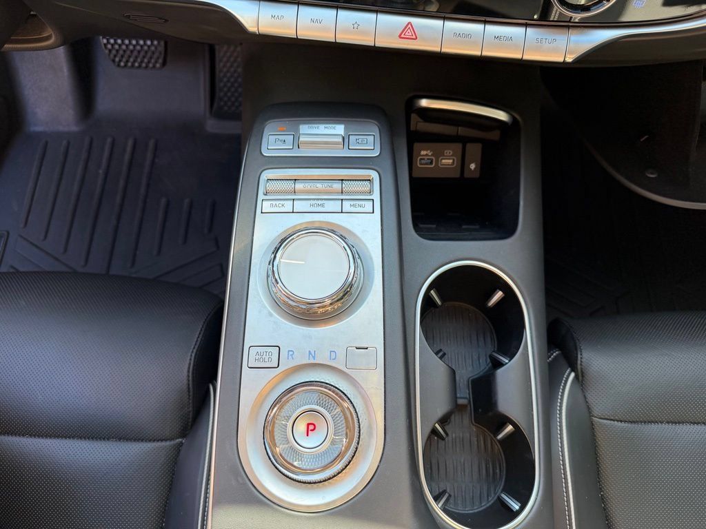 Used 2024 Genesis Electrified GV70 w/ Prestige Package AWD/4WD image 18