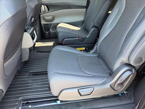New 2026 Kia Carnival LX FWD image 13