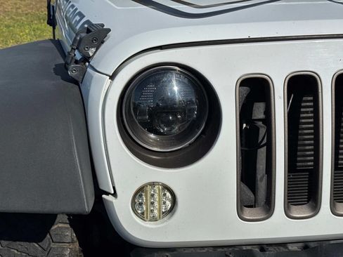 Used 2018 Jeep Wrangler Unlimited Sport AWD/4WD image 14