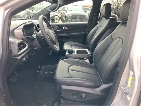 New 2026 Chrysler Pacifica Select FWD image 22