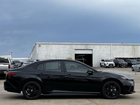 New 2026 Toyota Camry Hybrid image 3