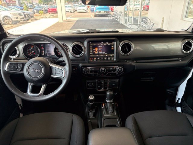 Used 2023 Jeep Wrangler Unlimited Sahara AWD/4WD image 31