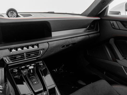 Used 2025 Porsche 911 Carrera 4 GTS image 33