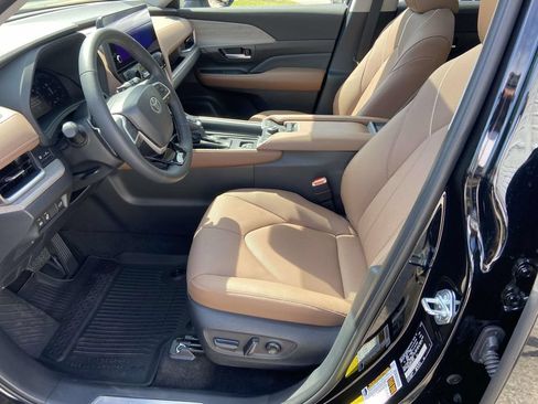 Used 2026 Toyota Grand Highlander AWD image 17